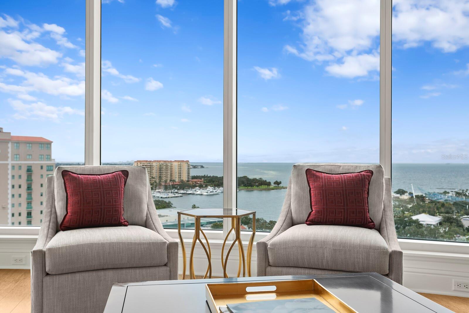 OVATION CONDO - Residential