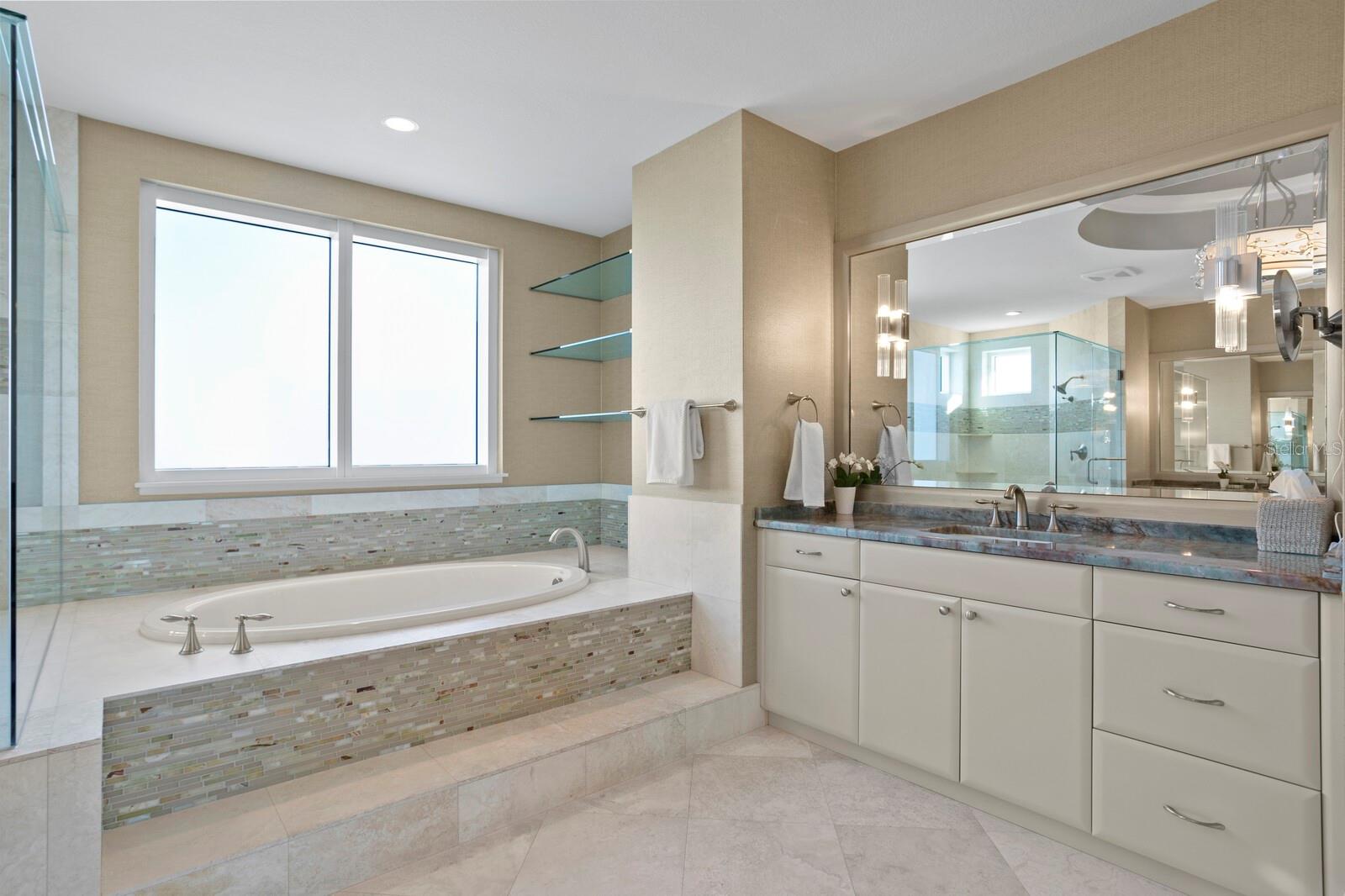 OVATION CONDO - Residential