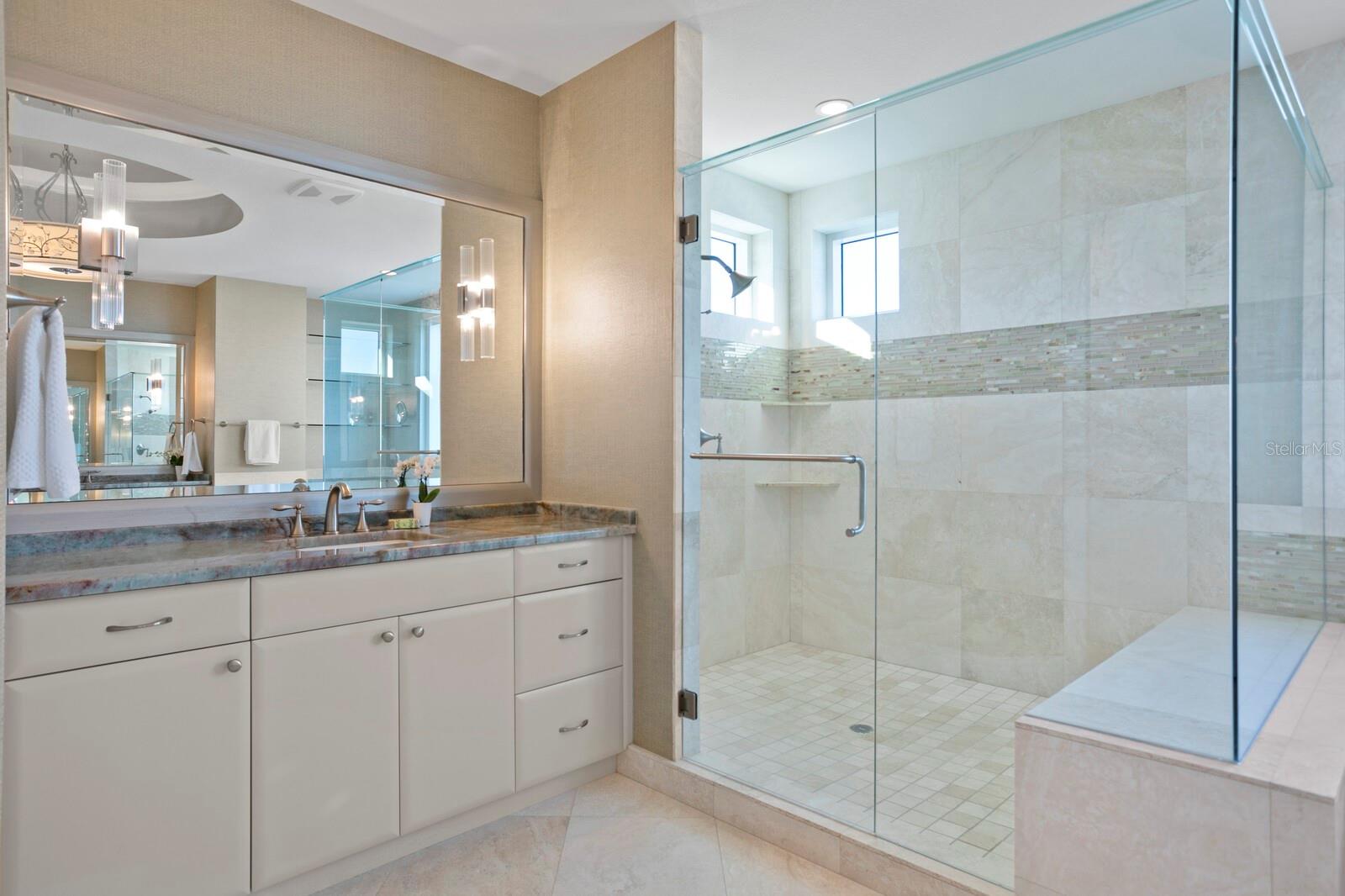 OVATION CONDO - Residential