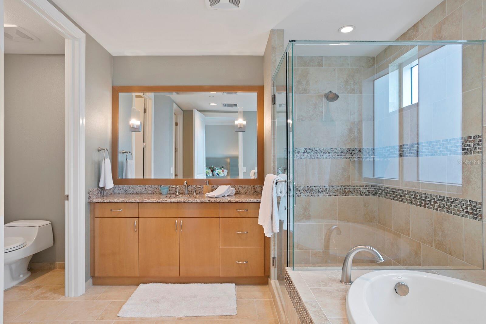 OVATION CONDO - Residential