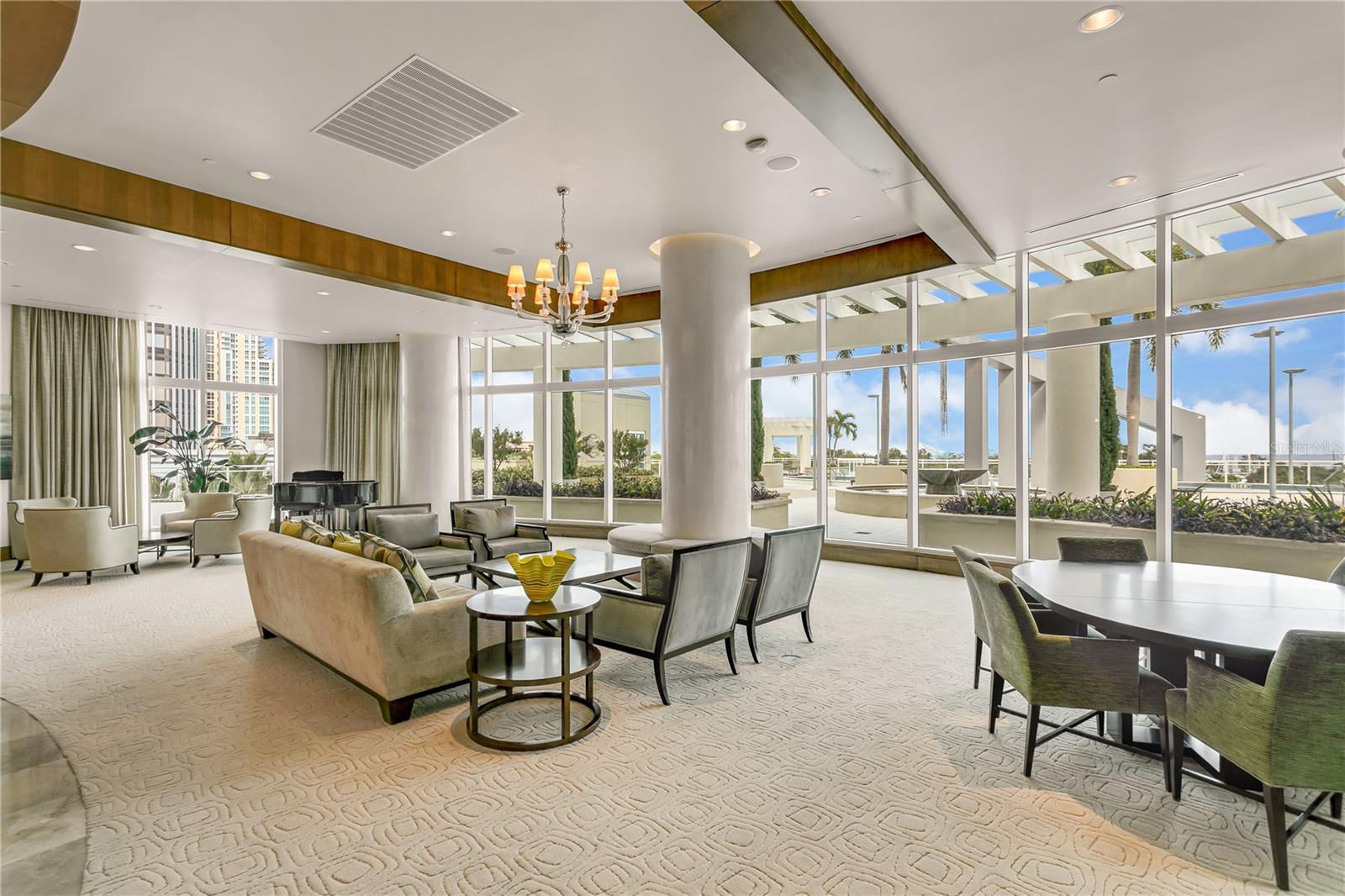 OVATION CONDO - Residential