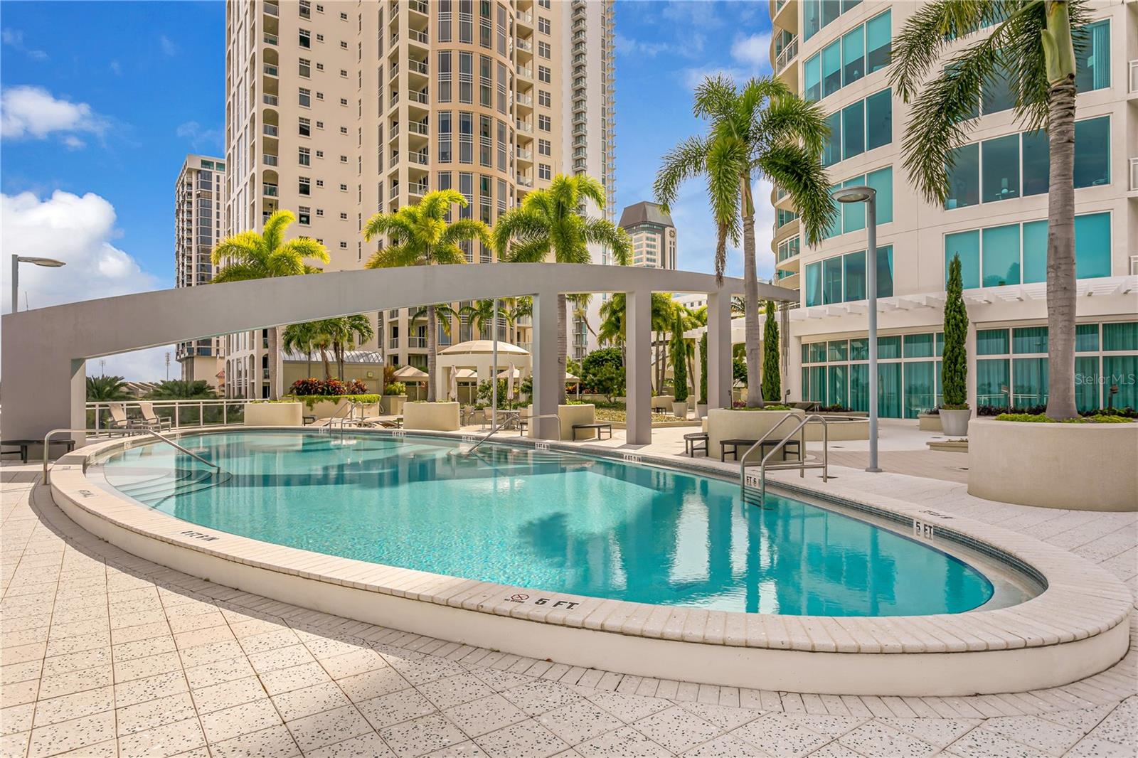 OVATION CONDO - Residential