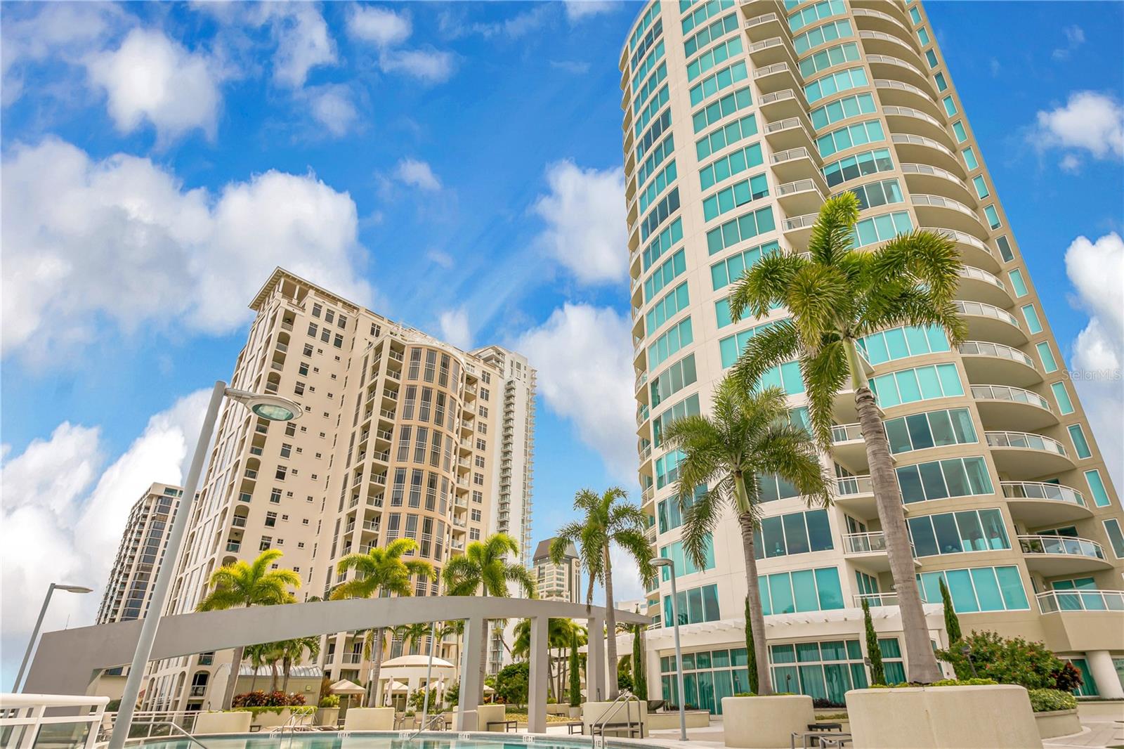 OVATION CONDO - Residential