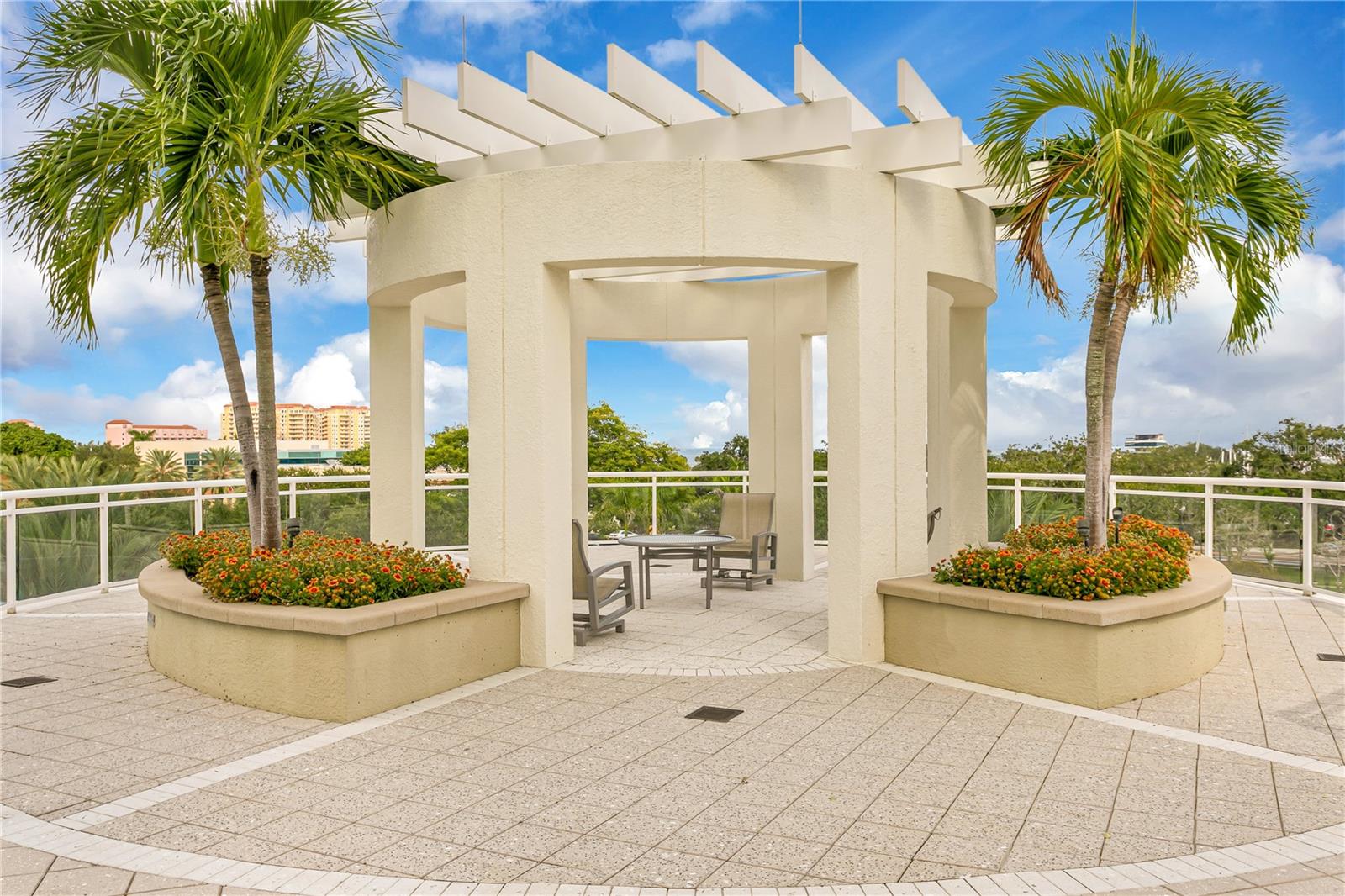 OVATION CONDO - Residential