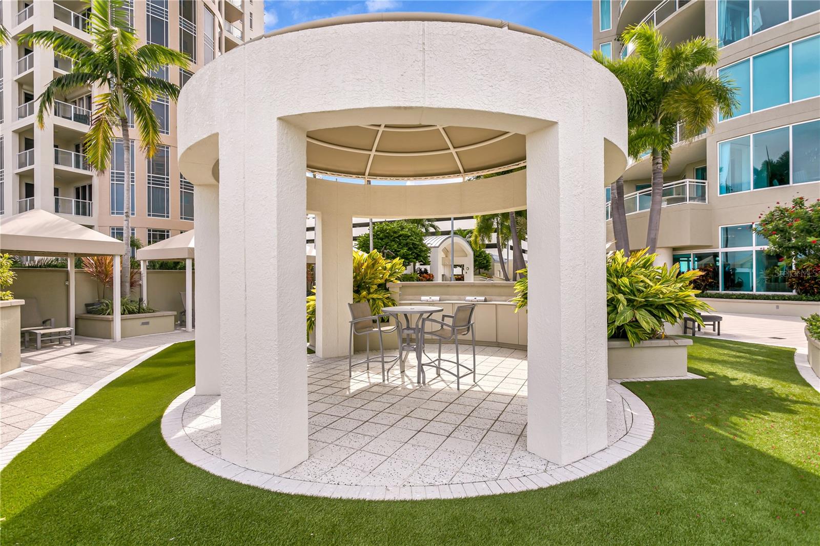 OVATION CONDO - Residential