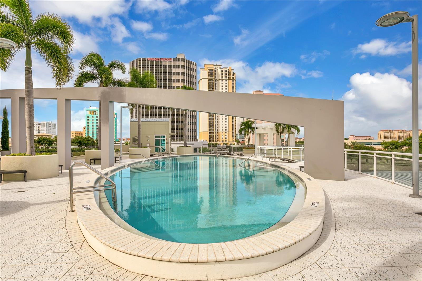 OVATION CONDO - Residential