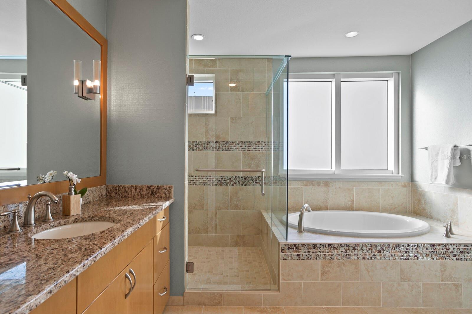 OVATION CONDO - Residential