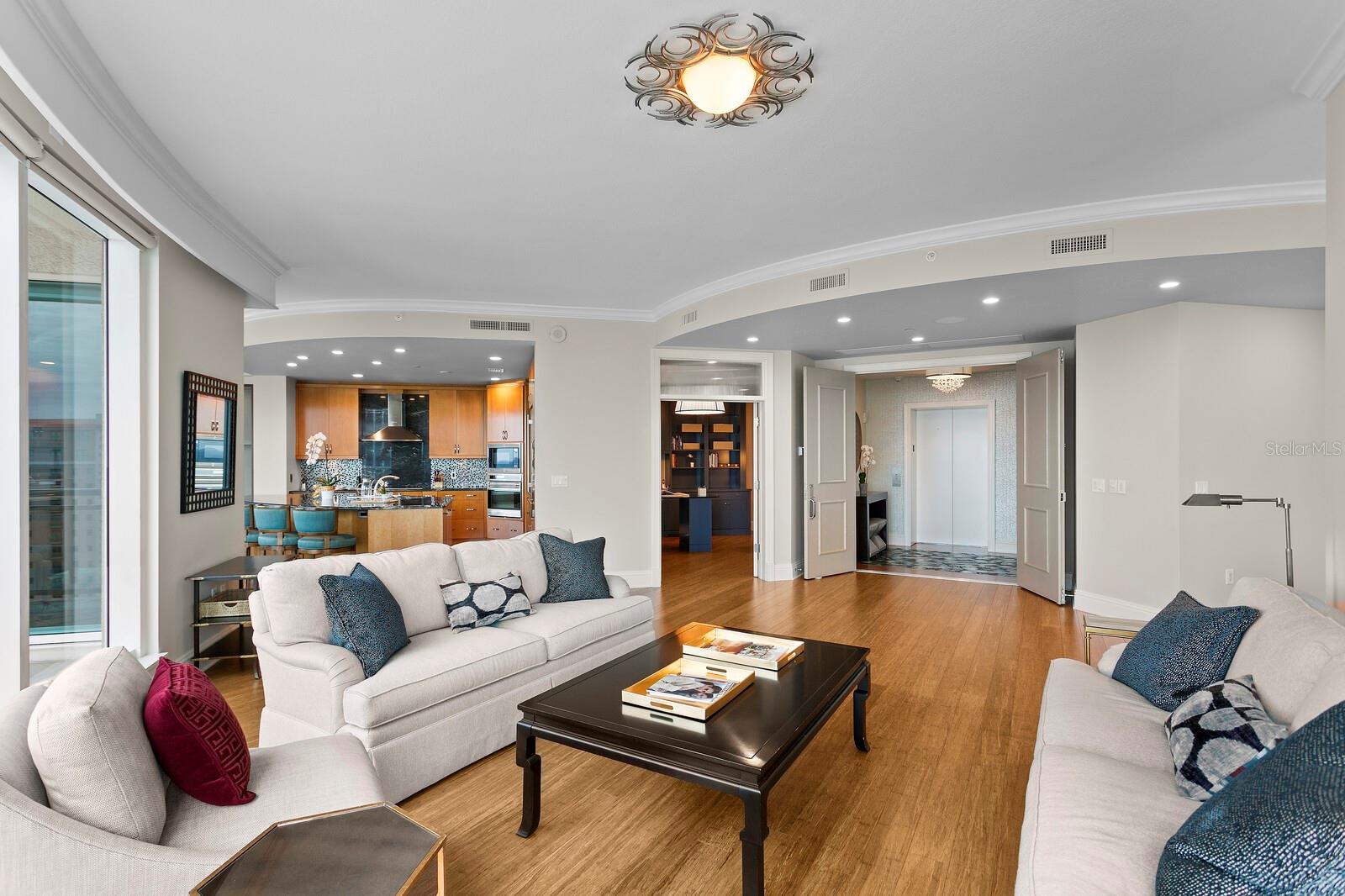 OVATION CONDO - Residential