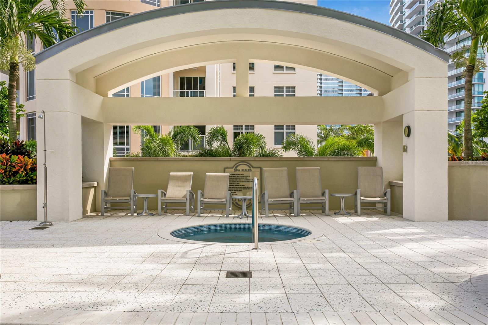 OVATION CONDO - Residential