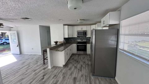 Tiny photo for 545 Oak Drive, Tavares, FL 32778 (MLS # O6353731)