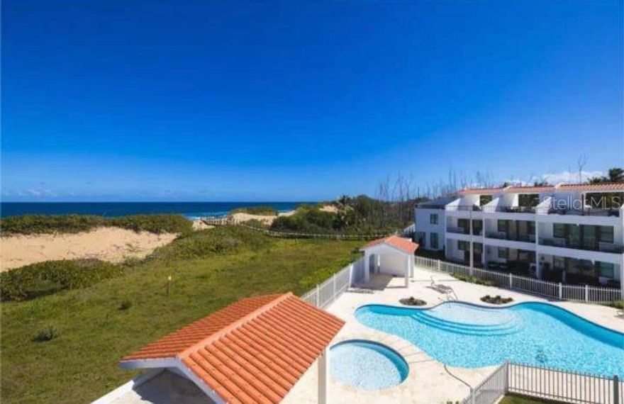 Apartment for sale in Marbella, beach house, partial sea view from the terrace, excellent investment for short-term rental.