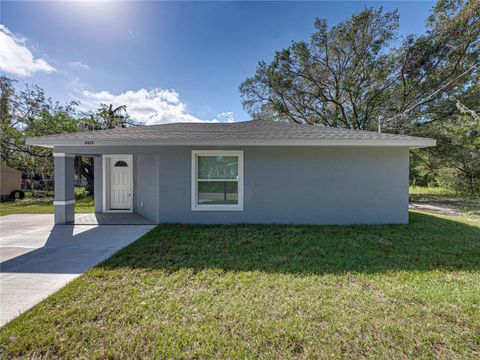 A home in LAKELAND