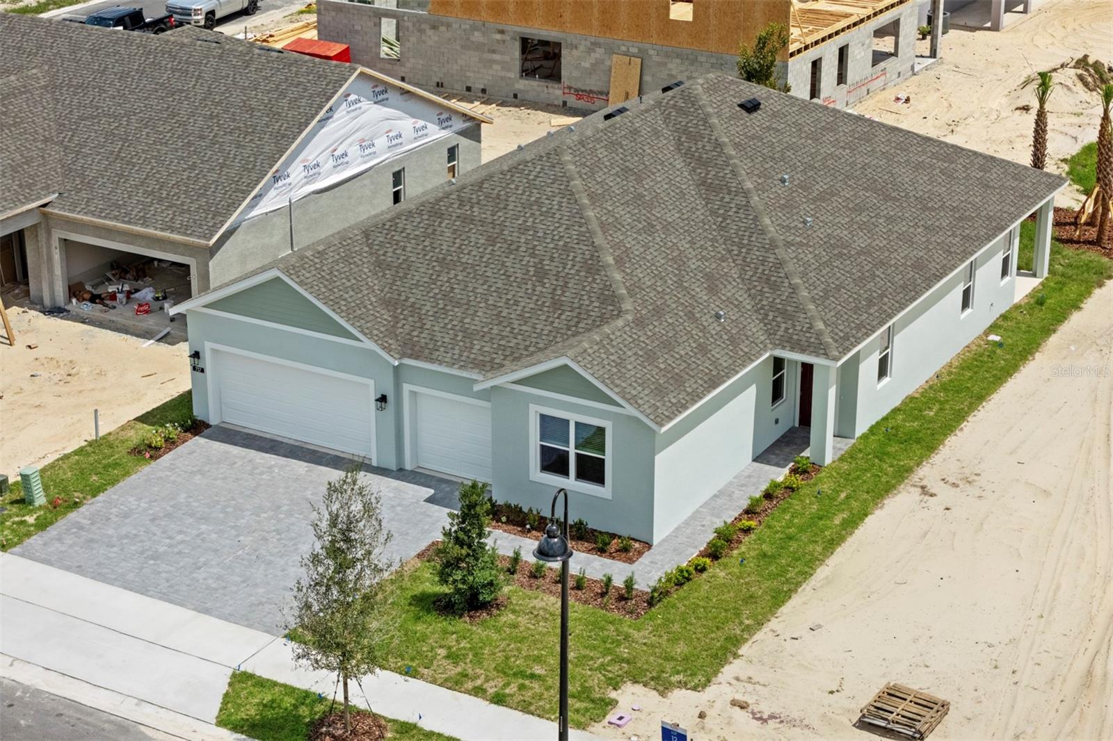 737 FARFIELDS STREET