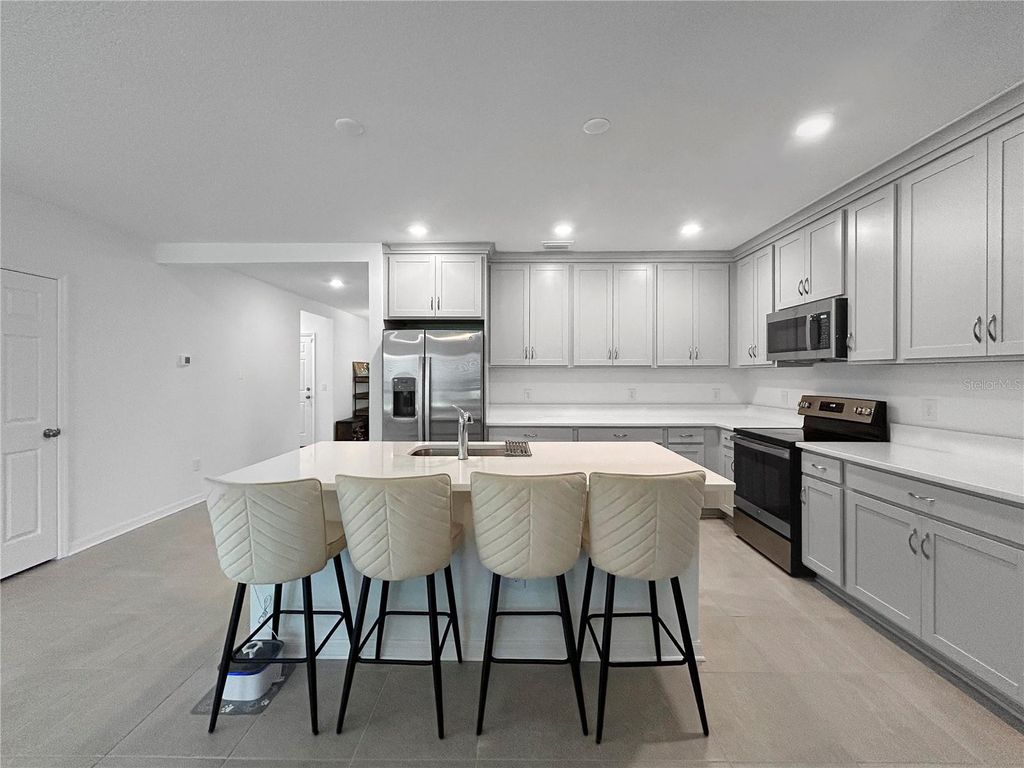 Photo of 5336 Patano Loop, Palmetto, FL 34221 (MLS # TB8398427)