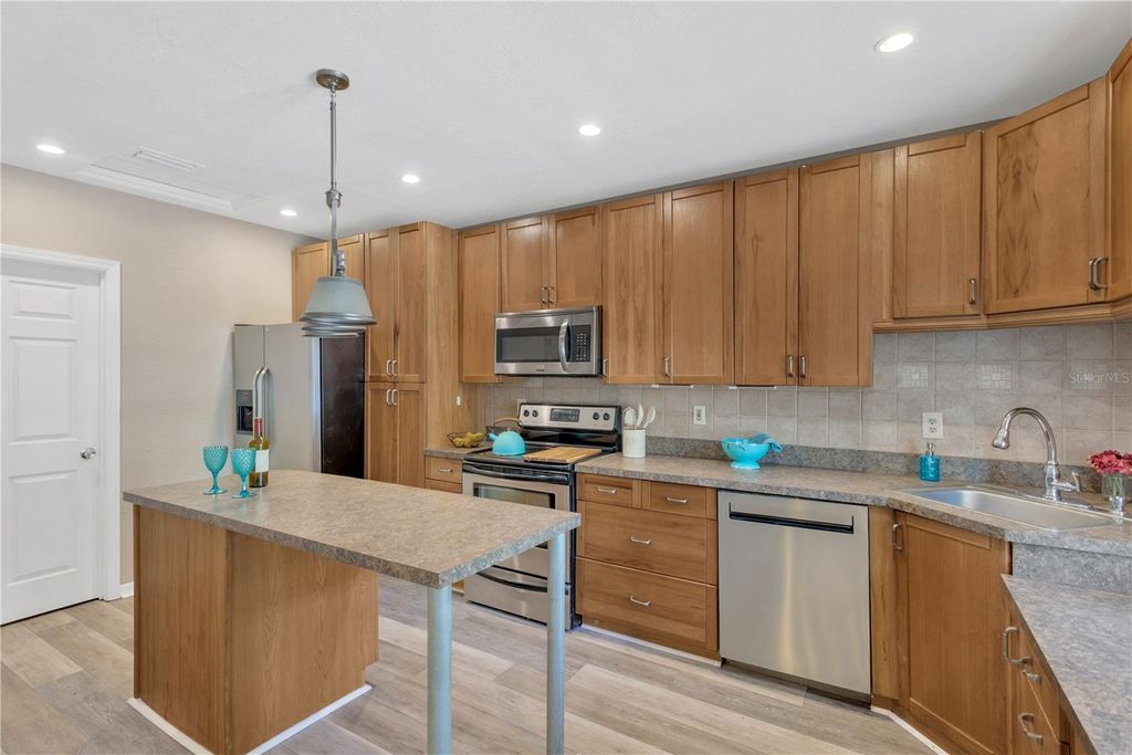 Photo of 6509 S Englewood Avenue, Tampa, FL 33611 (MLS # TB8442353)