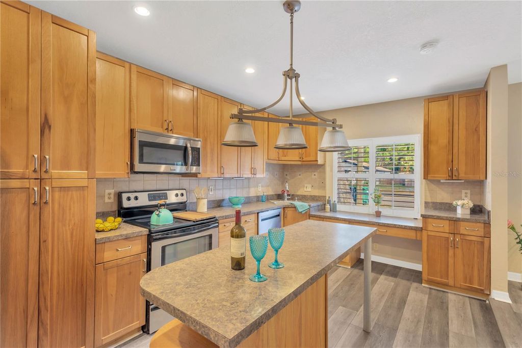 Photo of 6509 S Englewood Avenue, Tampa, FL 33611 (MLS # TB8442353)