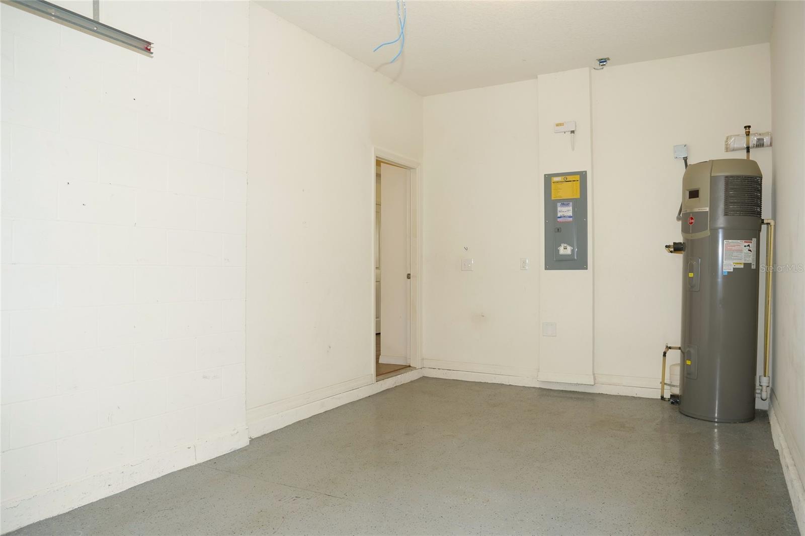 COMPASS BAY UNIT 3 - Residential Lease