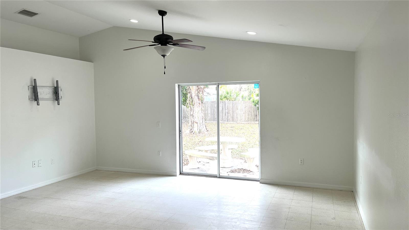 LAKE PARKER TERRACE SUB - Residential Lease