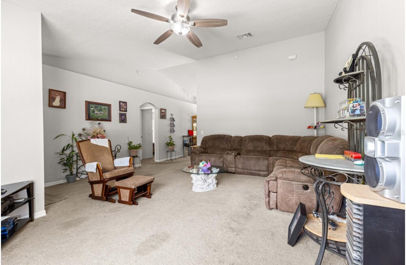1423 W HAWK LANE