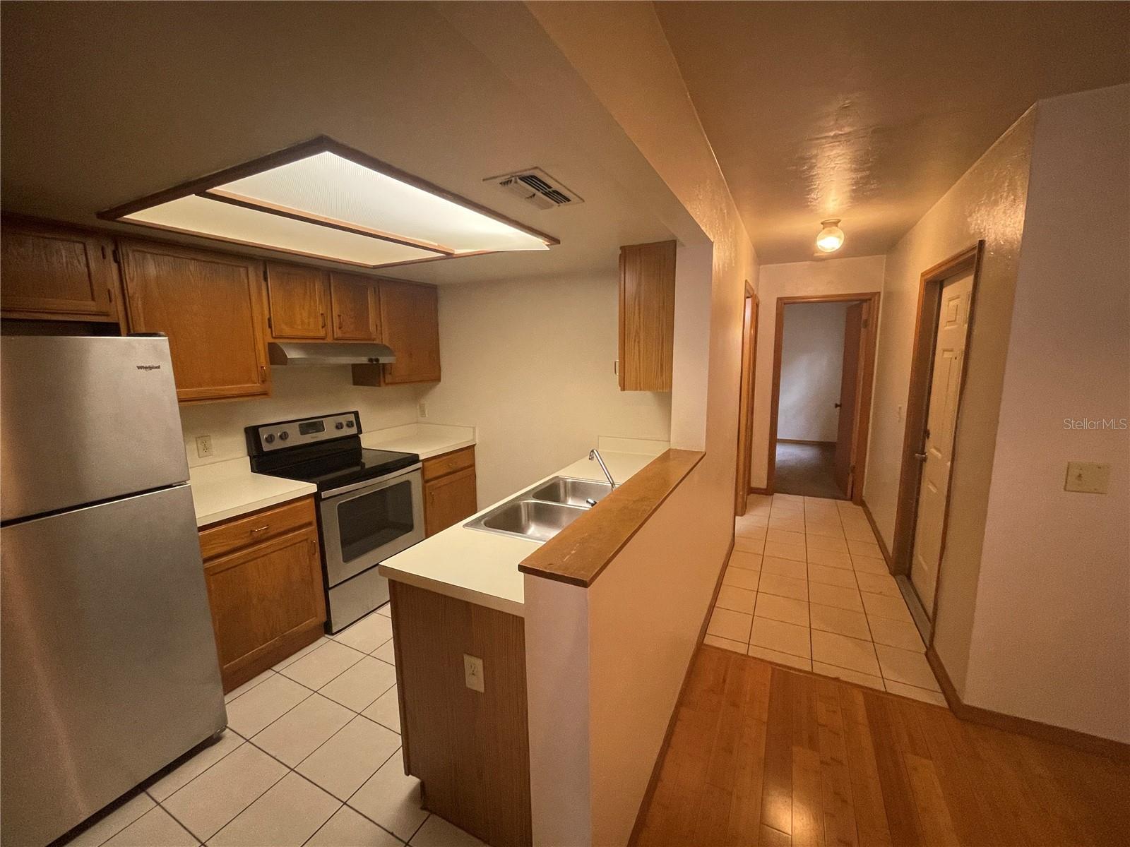 WOODSIDE VILLAS - CONDOS - Residential