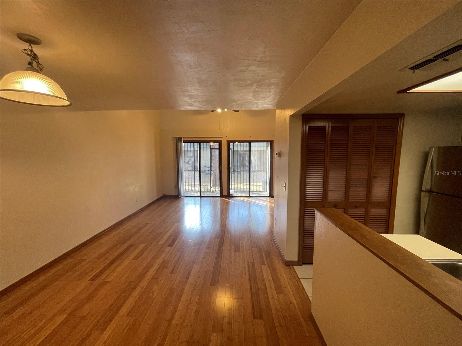 WOODSIDE VILLAS - CONDOS - Residential