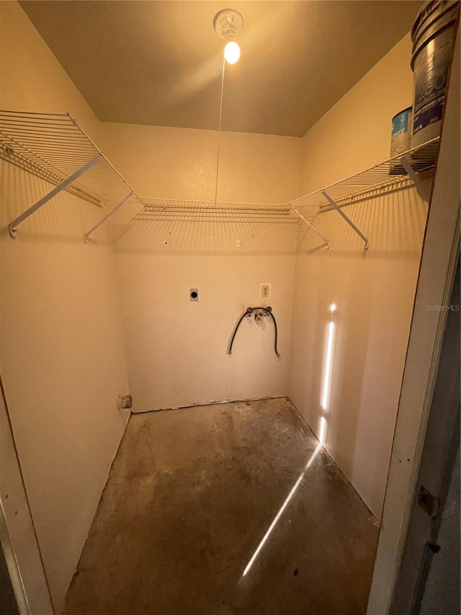 WOODSIDE VILLAS - CONDOS - Residential