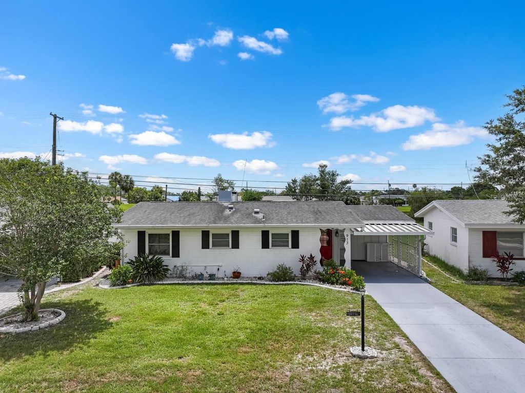 Photo of 913 Augusta Drive, Sun City Center, FL 33573 (MLS # TB8395693)