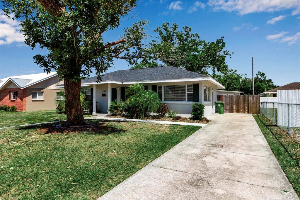 Photo of 1507 32nd Street W, Bradenton, FL 34205 (MLS # A4665203)