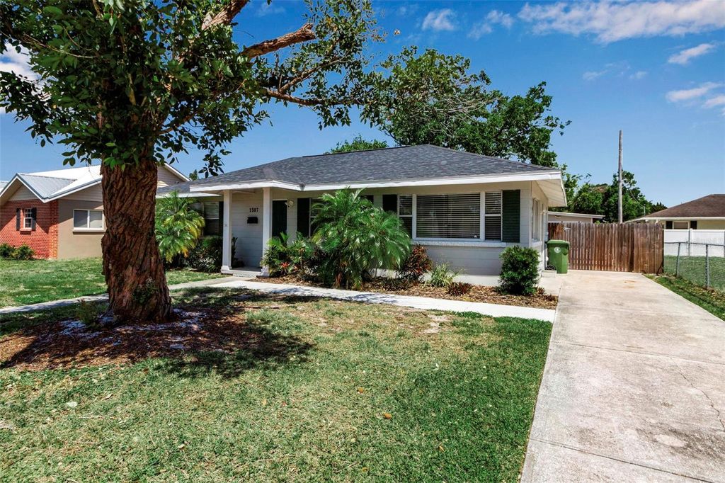 Photo of 1507 32nd Street W, Bradenton, FL 34205 (MLS # A4665203)