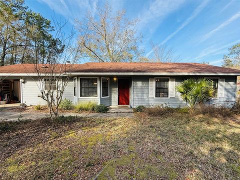 Photo of 2210 NW 44th Place, Gainesville, FL 32605 (MLS # GC536754)