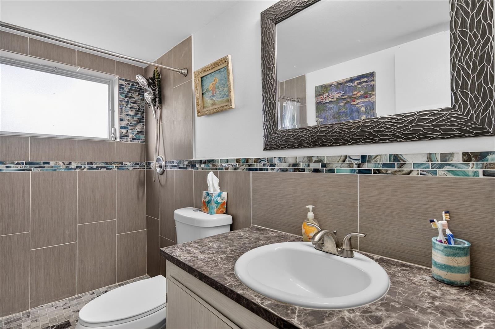 PARKWOOD CONDO - Residential