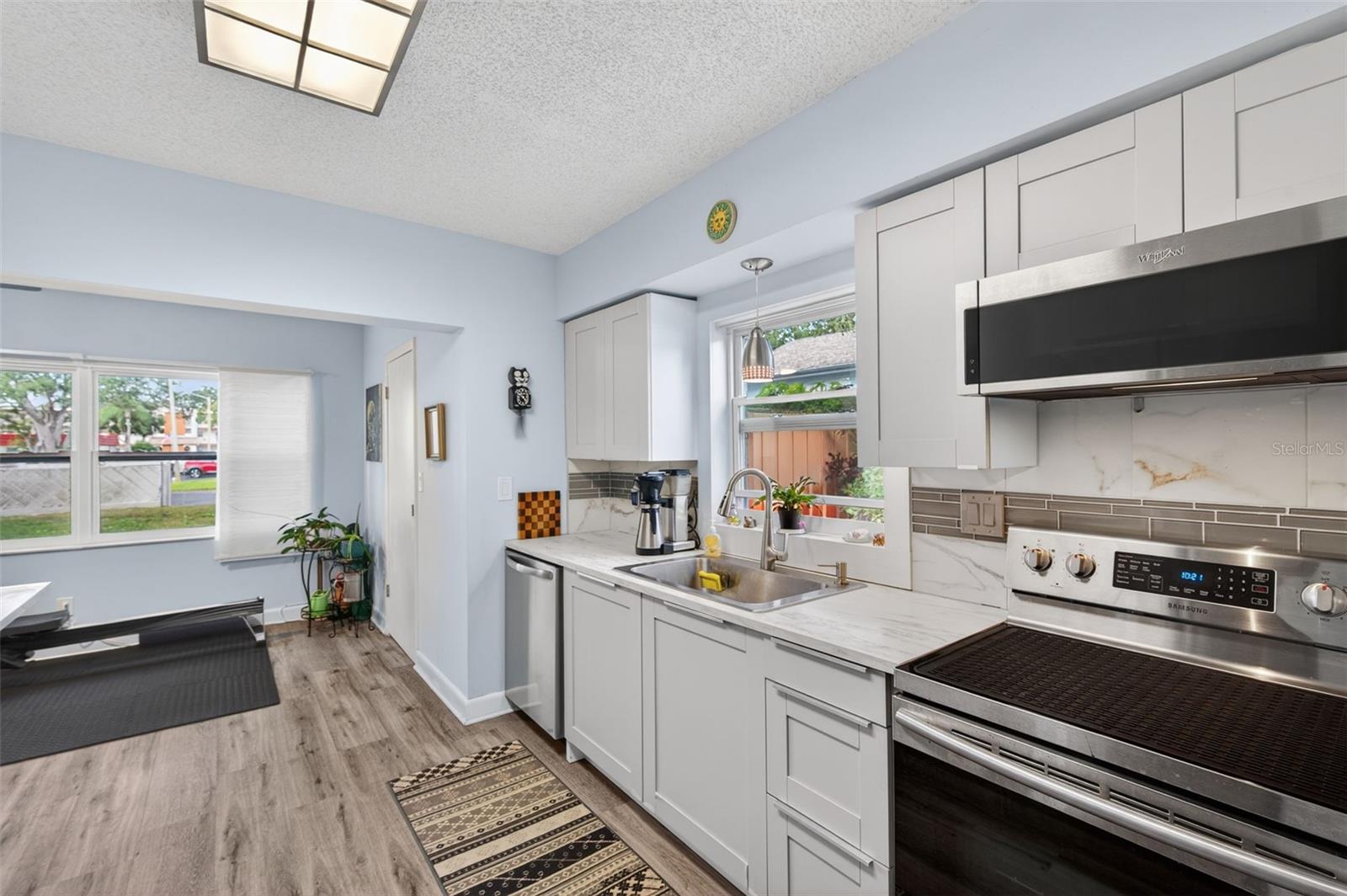 PARKWOOD CONDO - Residential