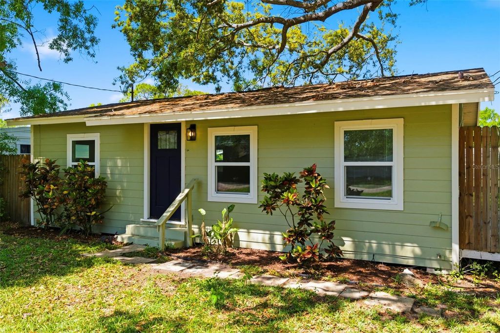 Photo of 3241 Laurel Ave, Clearwater, FL 33762 (MLS # TB8489254)