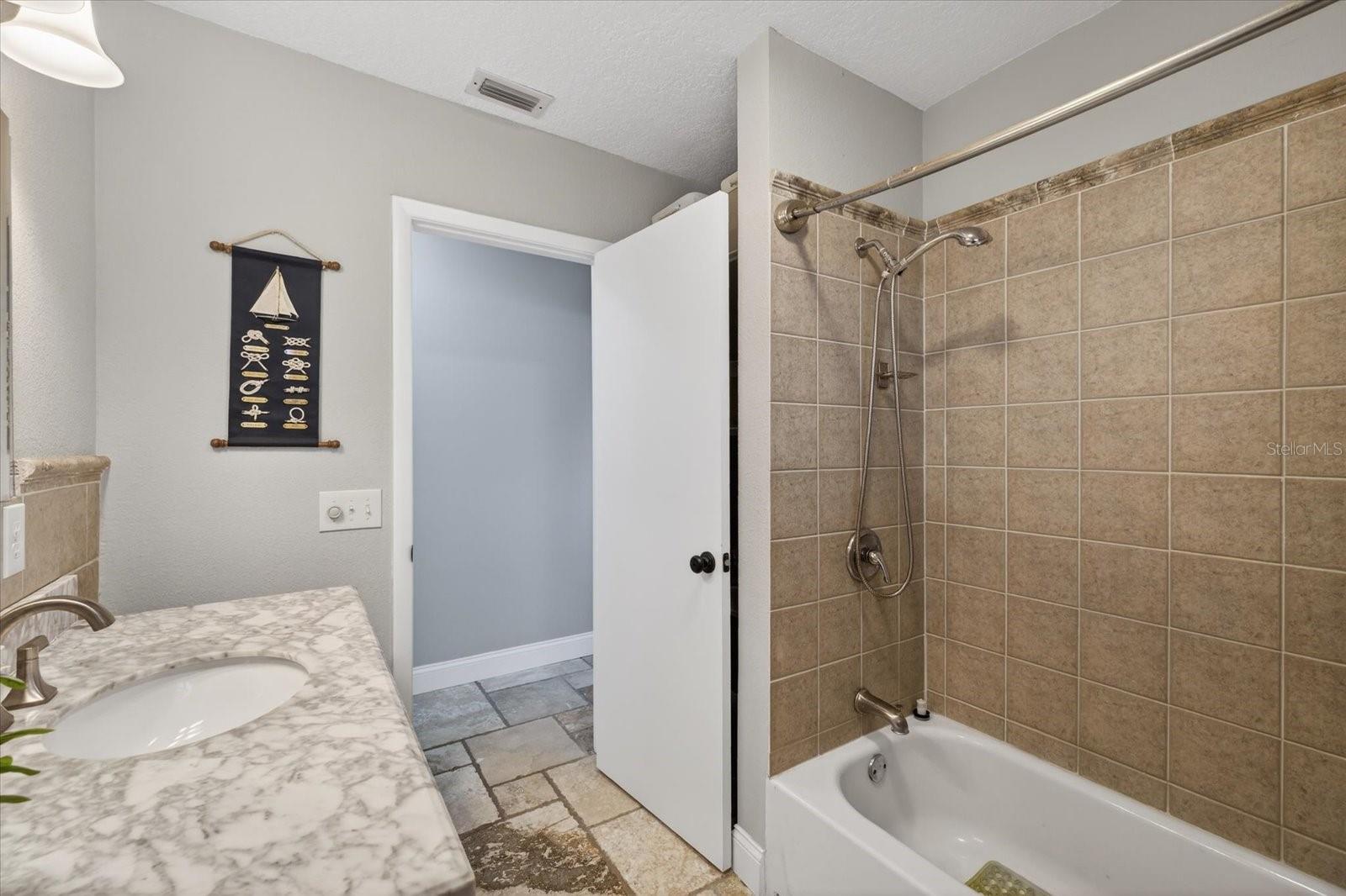 FLOR A MAR - Residential