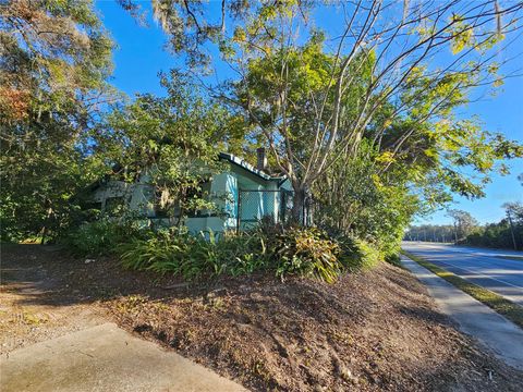 A home in DELAND