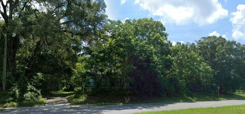 A home in DELAND