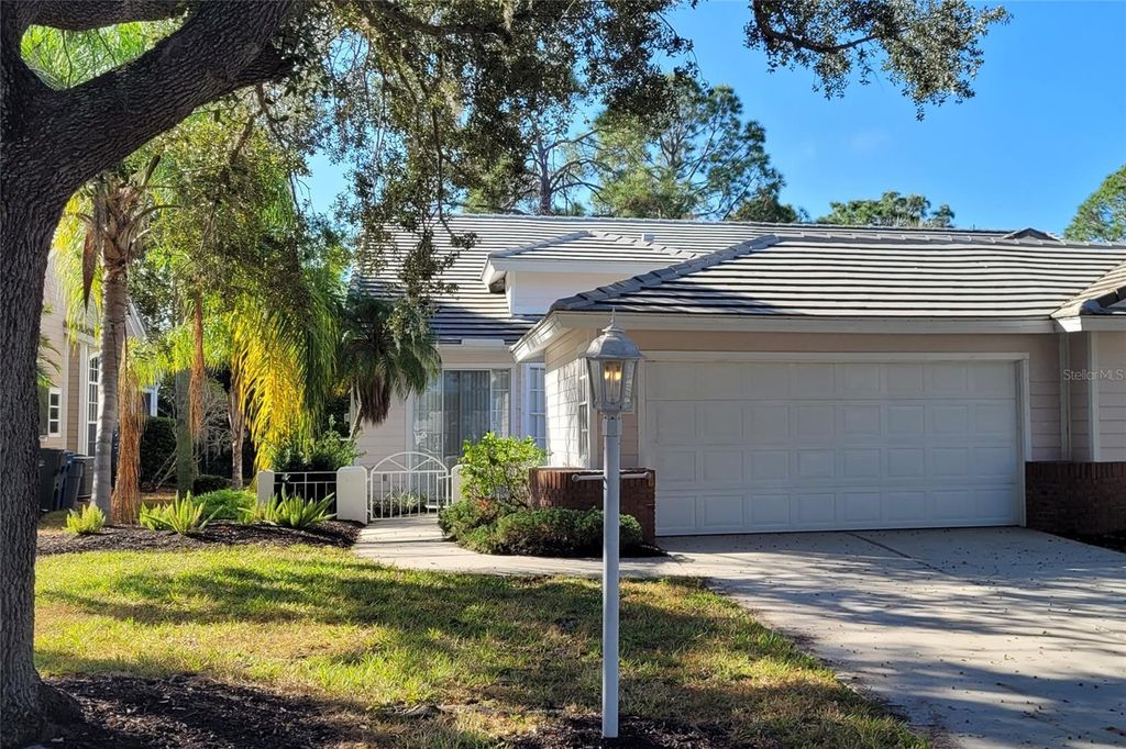 Photo of 7739 Whitebridge Glen, University Park, FL 34201 (MLS # A4669245)