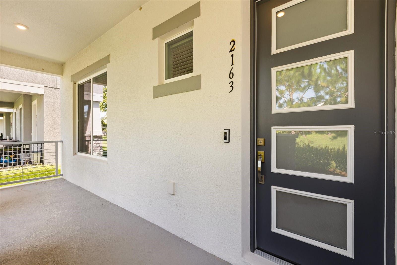 2163 WHITE FEATHER LOOP