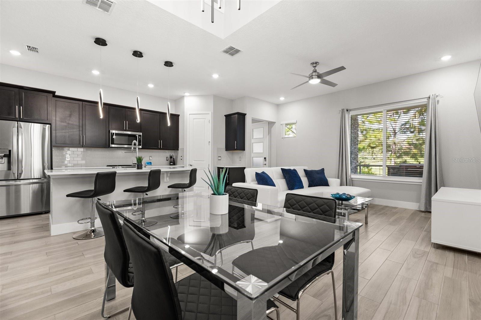 2163 WHITE FEATHER LOOP