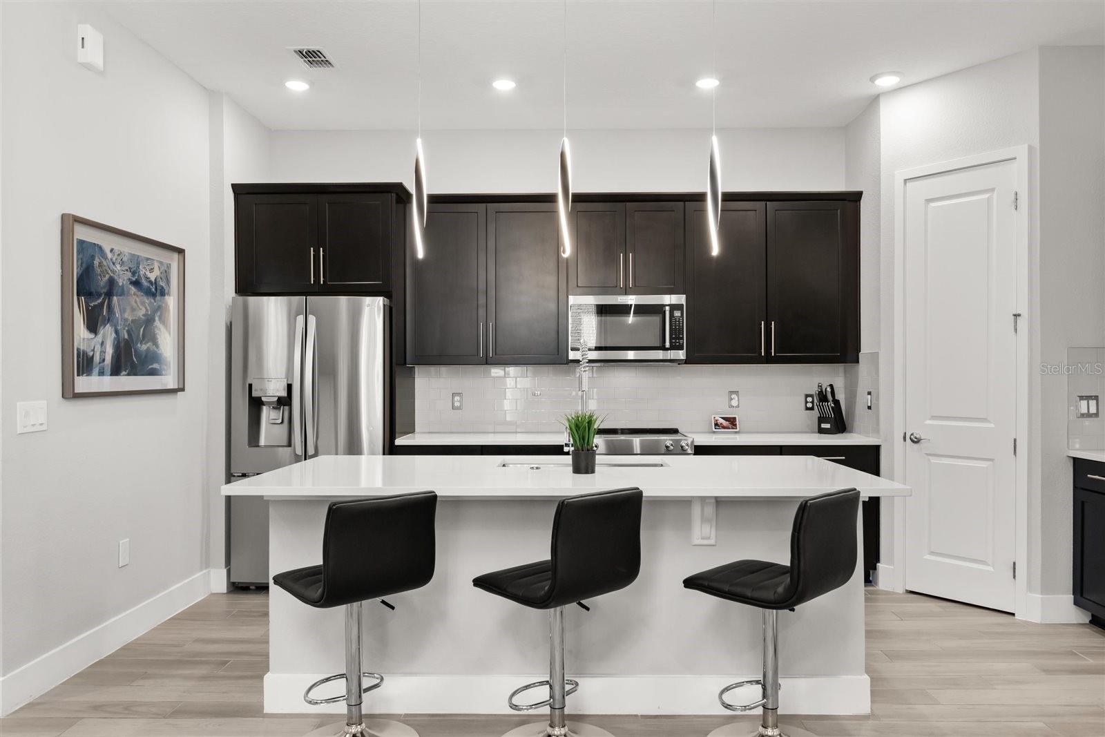 2163 WHITE FEATHER LOOP