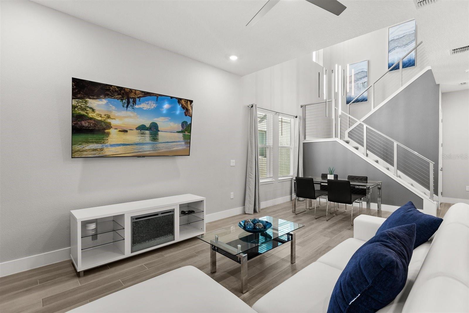 2163 WHITE FEATHER LOOP