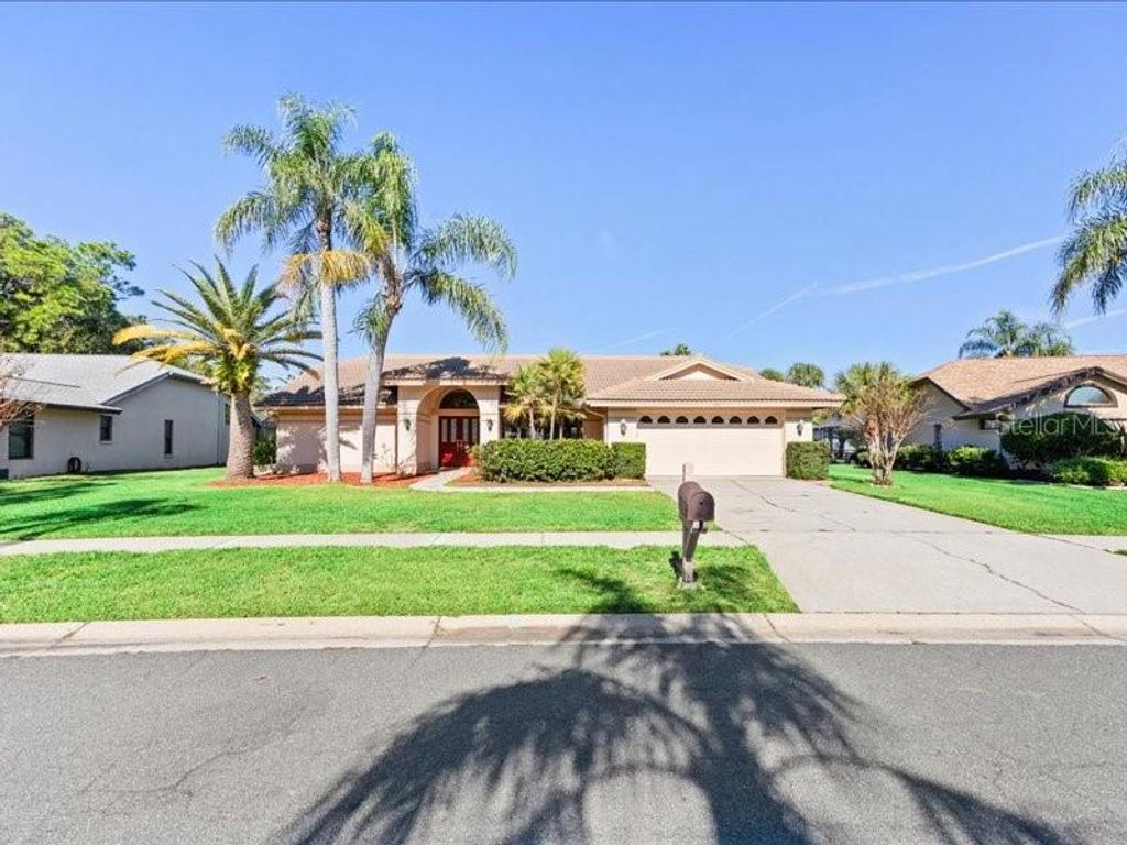 Photo of 607 Waterford Circle E, Tarpon Springs, FL 34688 (MLS # TB8456463)