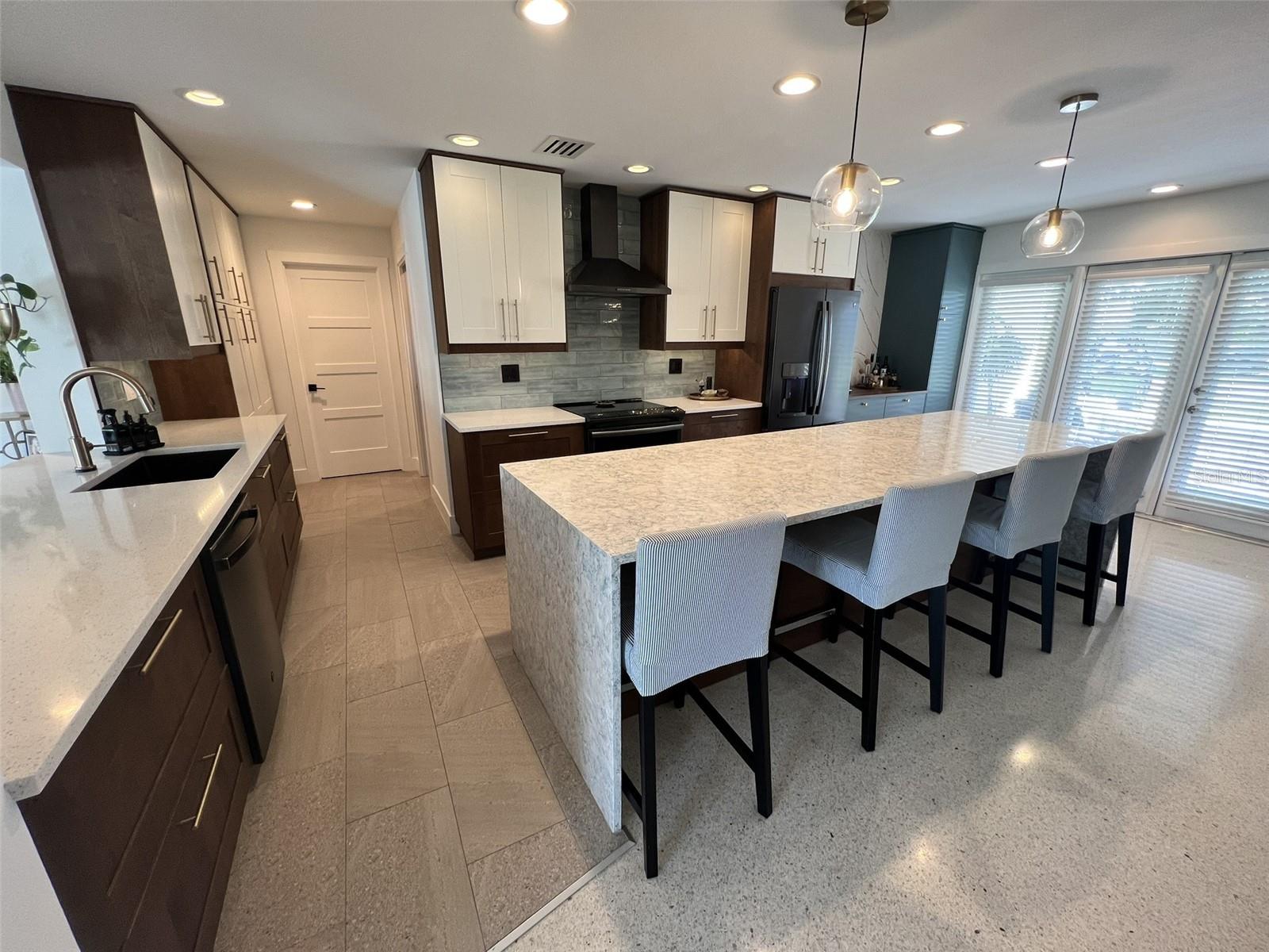SARABAY HARBOUR UNIT ONE - Residential Lease