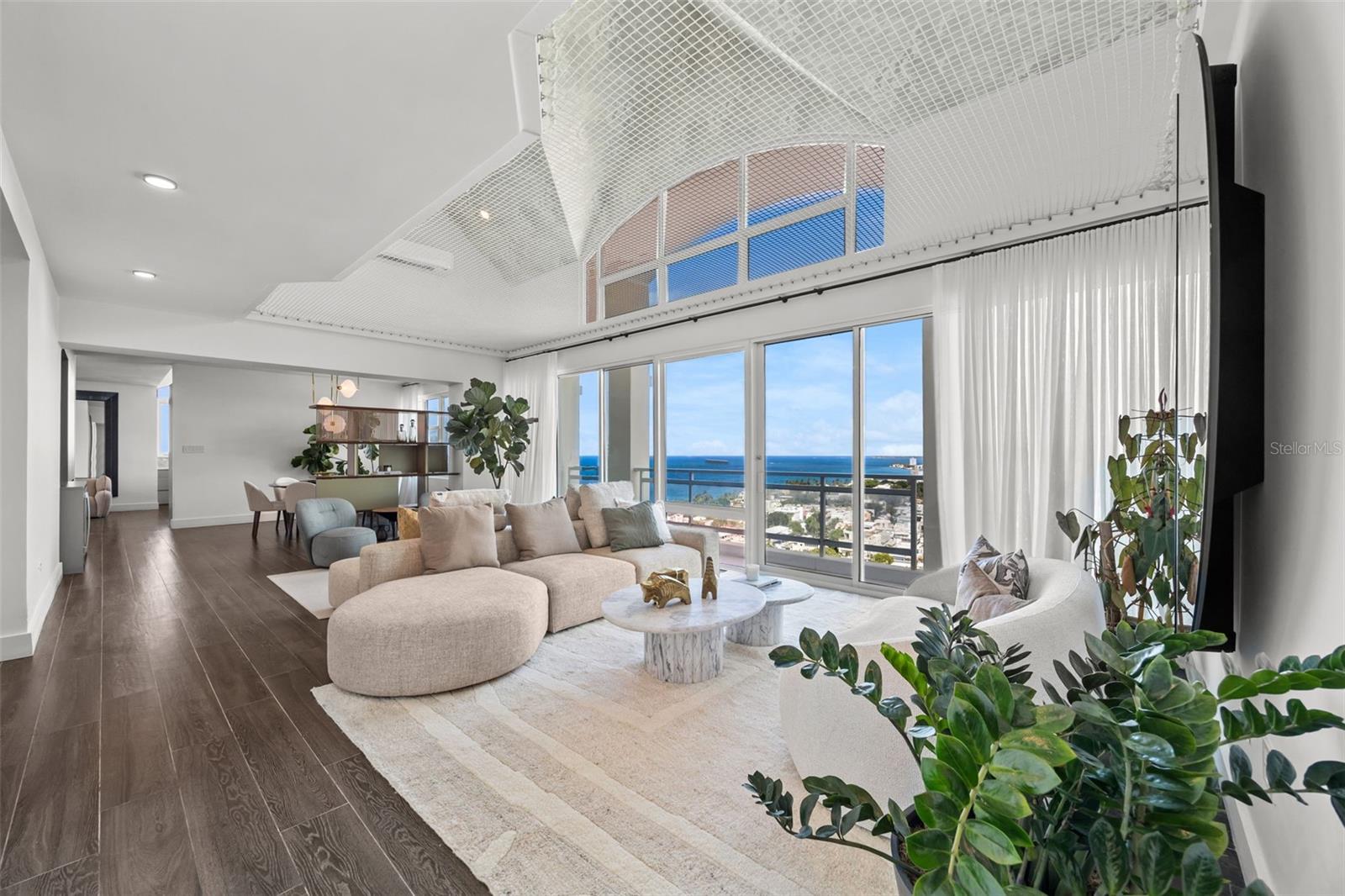 20 CALLE CARRION COURT PH 1701