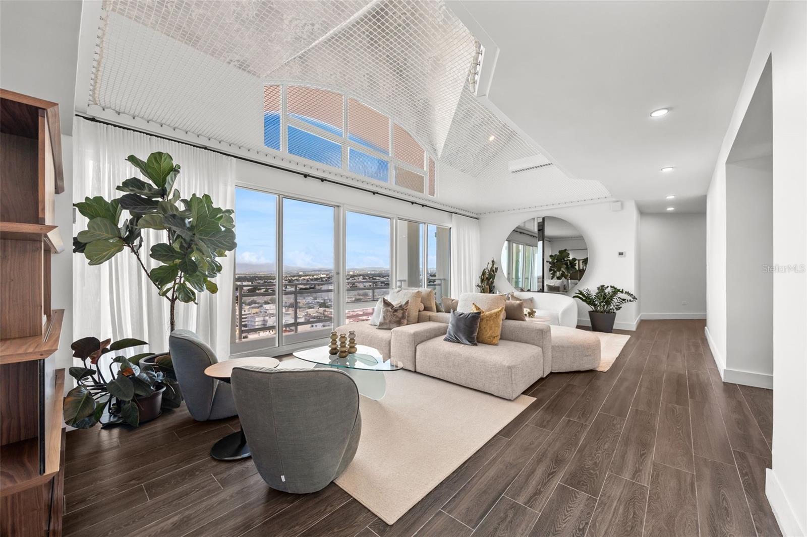 20 CALLE CARRION COURT PH 1701