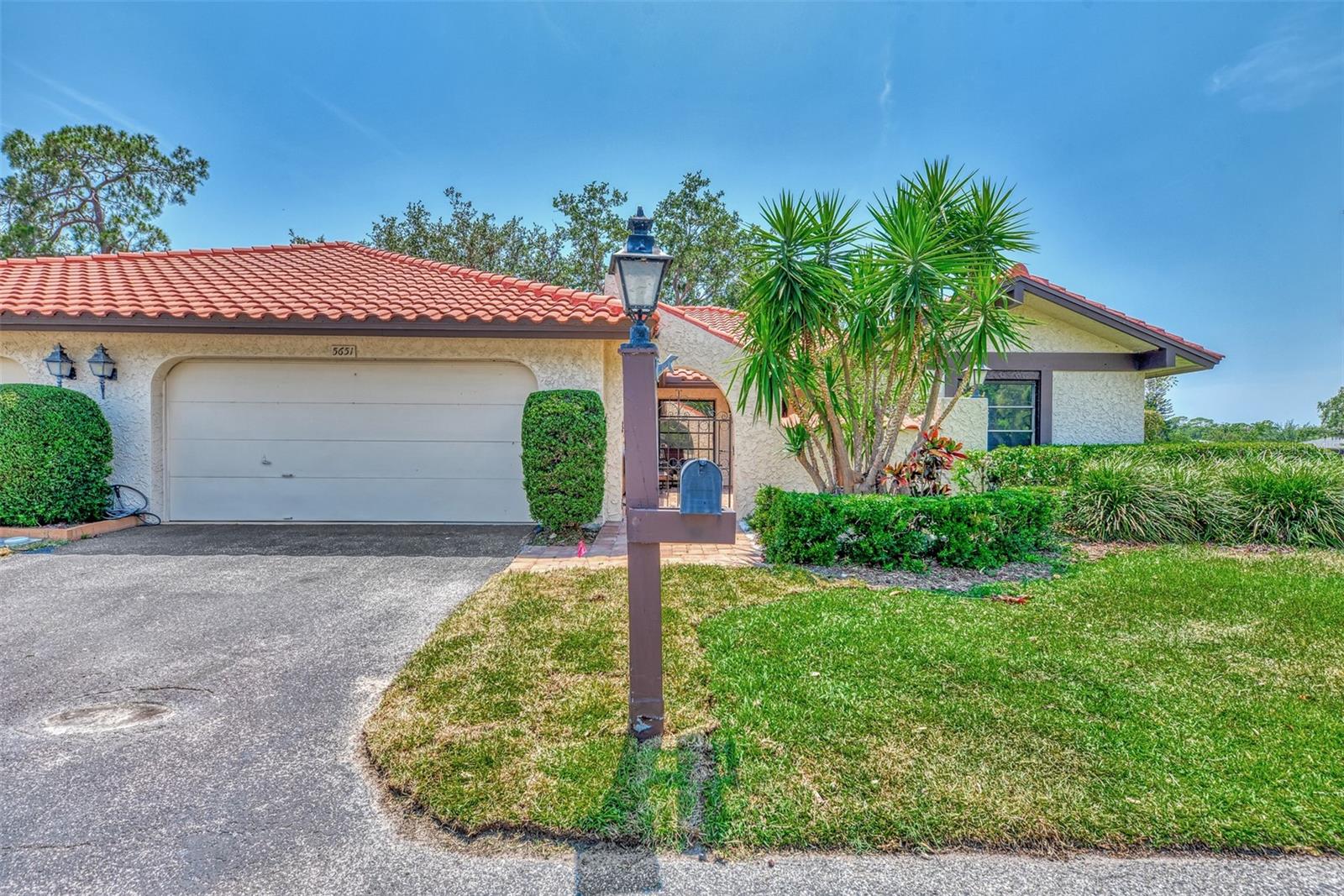 BEAUTIFUL 2 BEDROOM 2 BATHROOM + A DEN VILLA WITH GORGEOUS LAKE VIEWS. The front entry is gated for your privacy. When you walk through the front door the large windows, vaulted ceilings and open floor plan give this home a light, bright and breezy feel. The kitchen is a cook’s dream with the updated stainless steel appliances, quartz counter tops, tons of cabinets space and looks over the dining space, huge Florida room and beautiful lake views! The large master suite features plenty of room for a king size bed and connects to a big bonus room that would be perfect for an office or play room. The updated master bathroom comes with a double vanity sink with granite counter tops and a walk- in shower. This home features tons of storage with multiple closets and a large two car garage. All of this is located in the highly sought after Palm Aire community and is an end unit next to a conservation land with amazing privacy. The Palm Aire community is adjacent to the University Parkway corridor boasting fabulous restaurants and shopping, only 20 minutes to classy downtown Sarasota and our gorgeous beaches, just 10 minutes to bustling Lakewood Ranch and close to I-75. The
furniture in the home can stay or go. Call for your private showing today!
