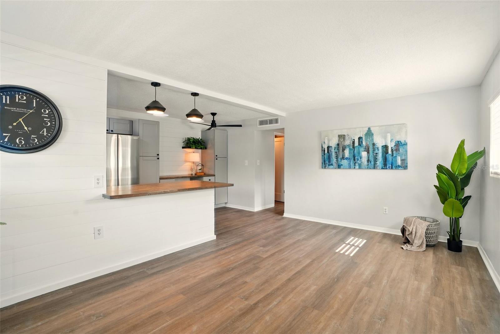 320 LAKEVIEW STREET 220