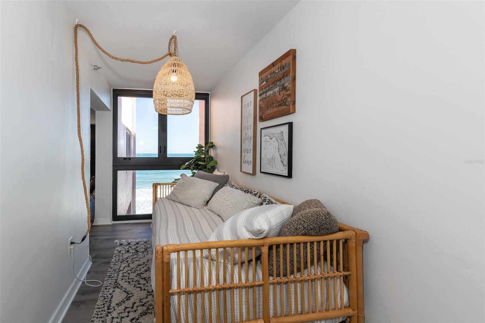 Sunrise Condo - Residential