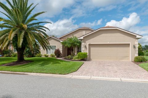 A home in LAKE WALES