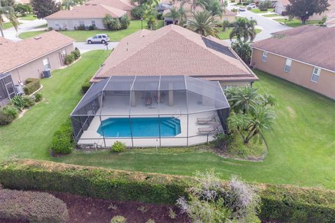 A home in LAKE WALES